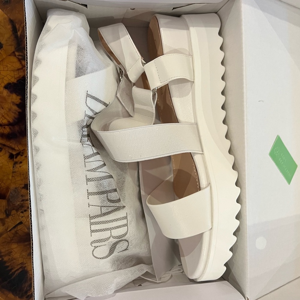 Dream Pairs NWT white Platform sandals size 11